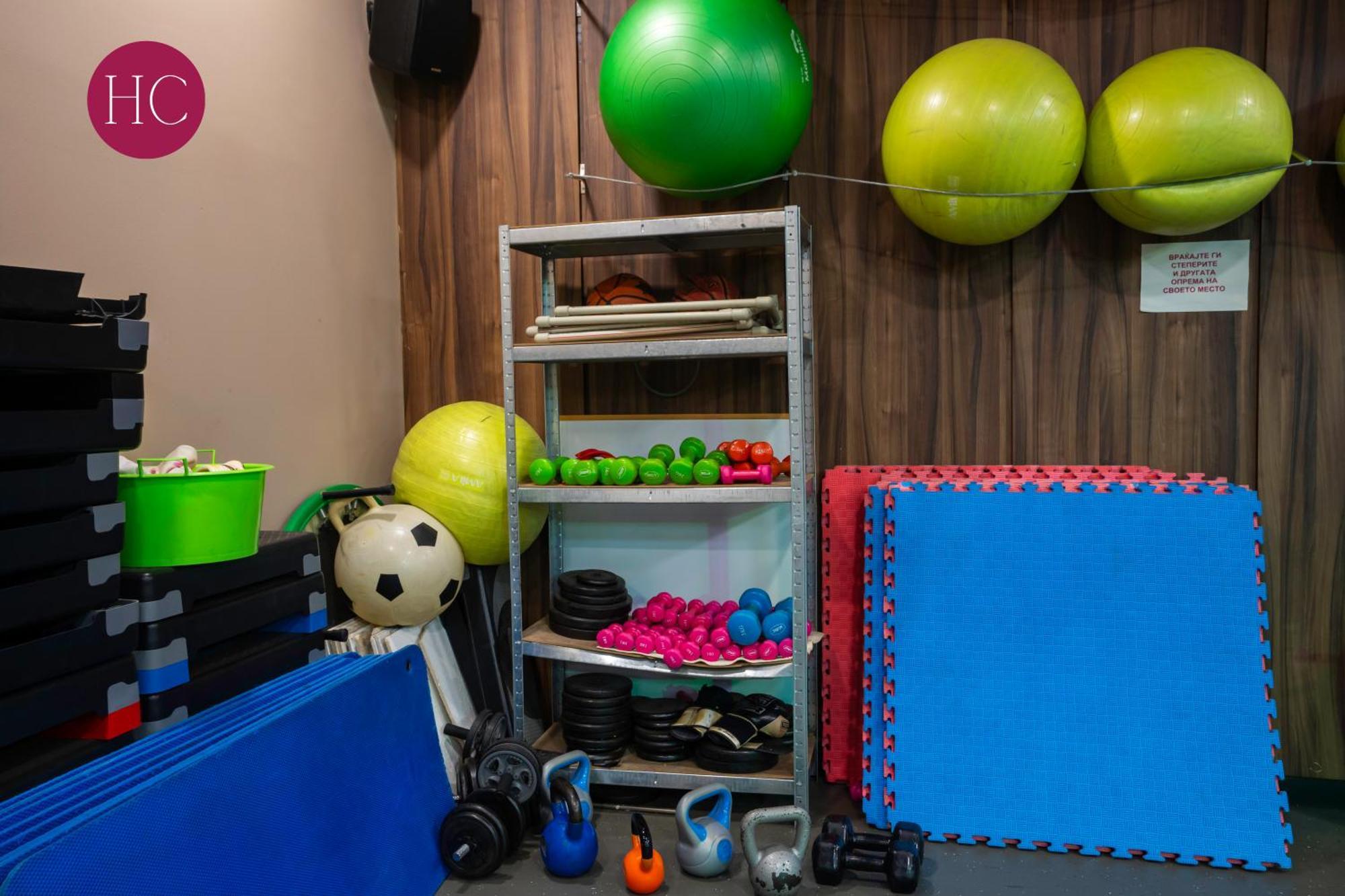 Central Hotel, Fitness And Spa Vinica Kültér fotó