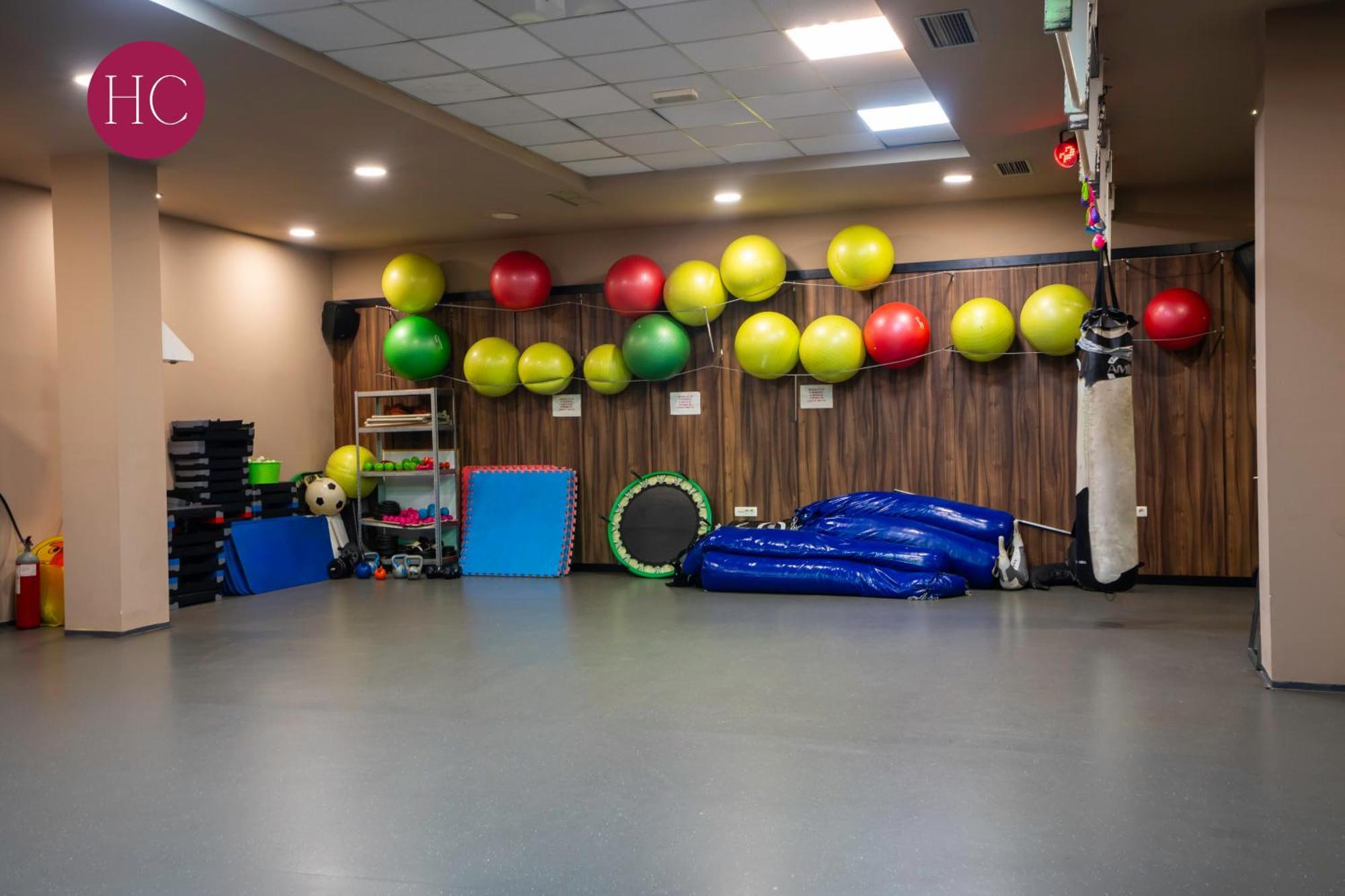 Central Hotel, Fitness And Spa Vinica Kültér fotó
